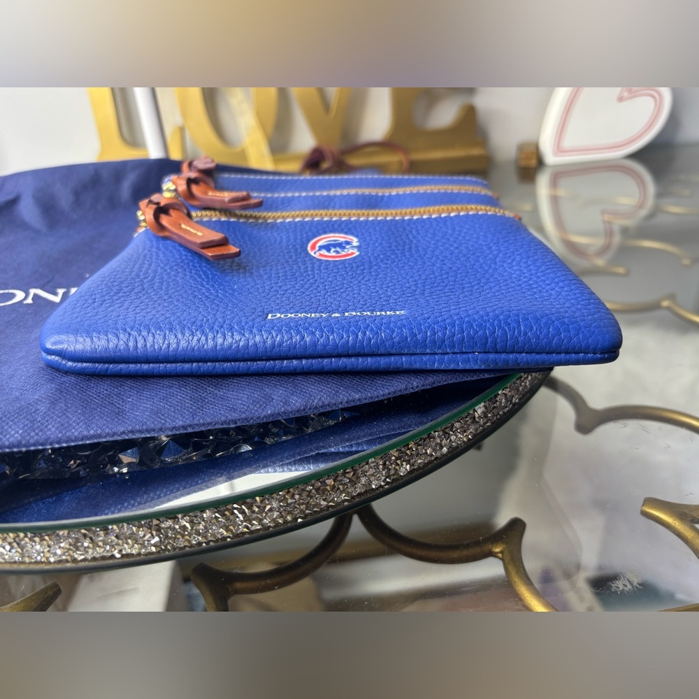 Dooney & Bourke Women's Chicago Cubs Pebble Triple-Zip Core Crossbody EUC - Picture 11 of 15